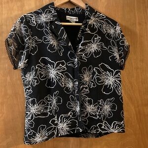 Vintage Floral Hawaiian Black and White Short Sleeve Button Up Blouse size XS